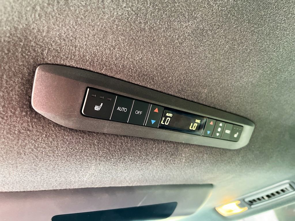 Used 2024 Toyota Sienna Platinum AWD/4WD image 28