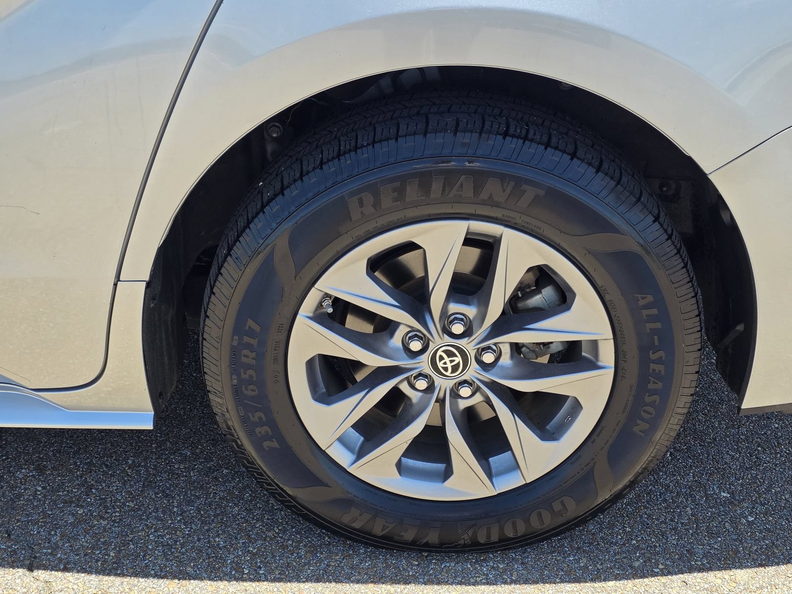 Used 2021 Toyota Sienna XLE FWD image 31