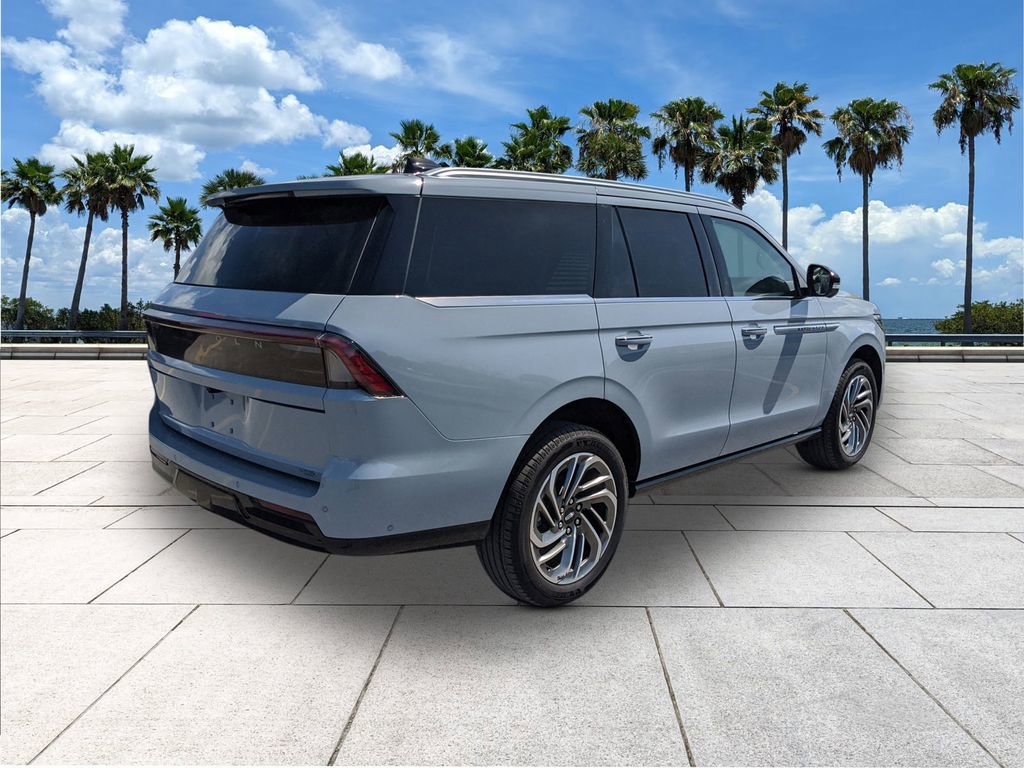 Used 2025 Lincoln Navigator Reserve image 7