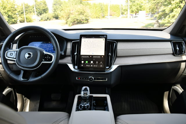 New 2026 Volvo XC90 B6 Plus w/ Protection Package Premier AWD/4WD image 17