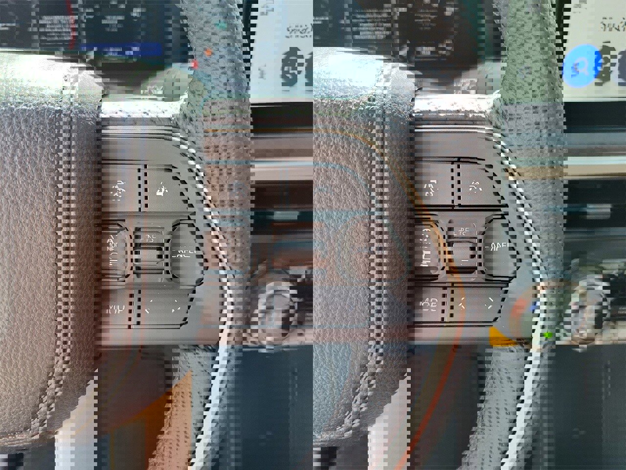 Used 2025 Toyota Tacoma Limited image 19