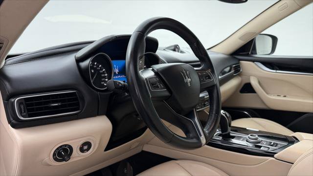Used 2018 Maserati Levante GranLusso AWD/4WD image 21