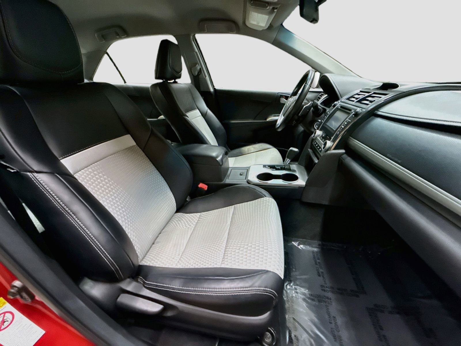 Used 2014 Toyota Camry SE FWD image 27