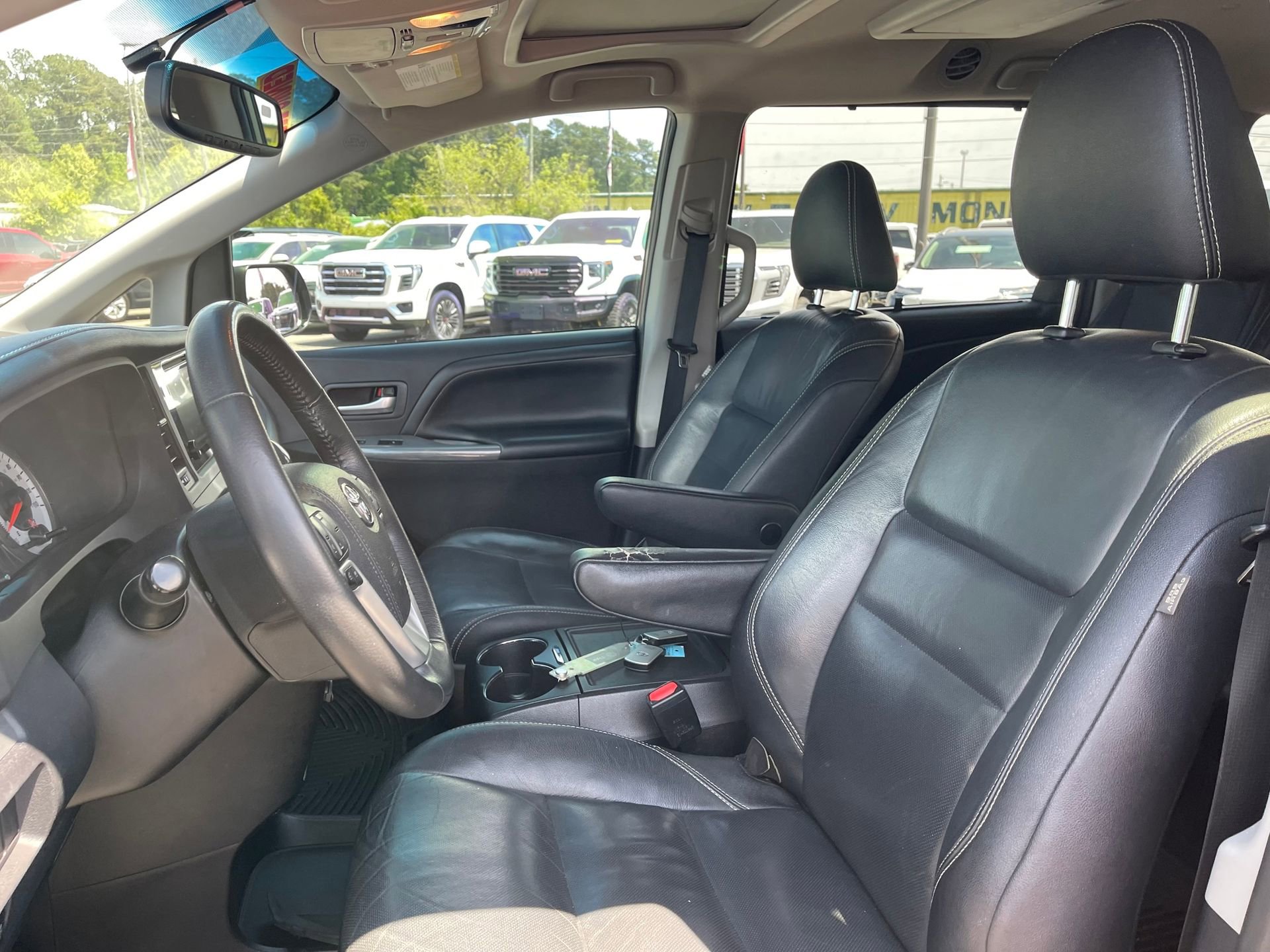 Used 2017 Toyota Sienna SE Premium FWD image 13