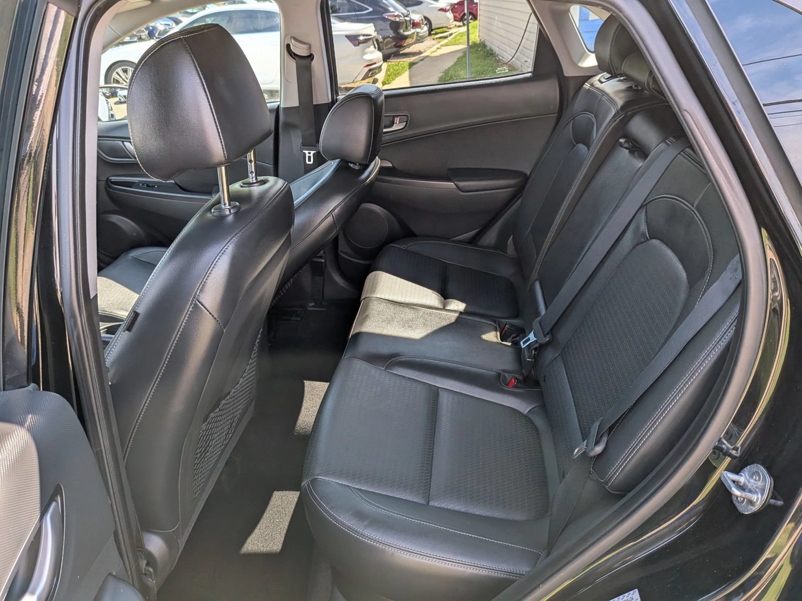Used 2021 Hyundai Kona Limited AWD/4WD image 30