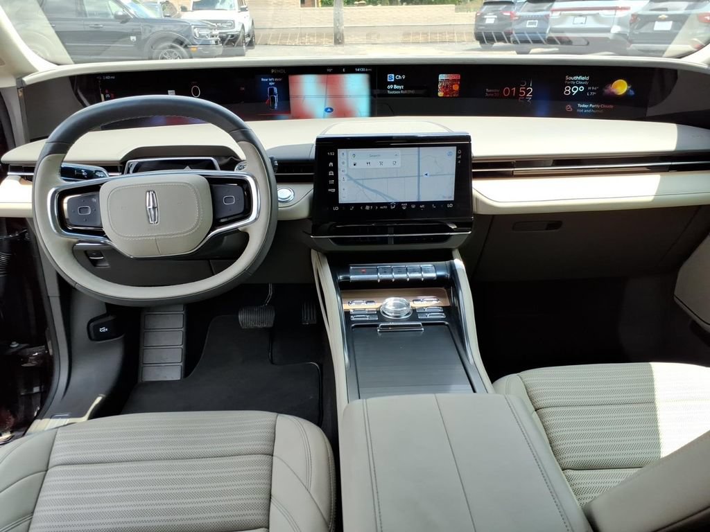 Used 2024 Lincoln Nautilus Reserve AWD/4WD image 12