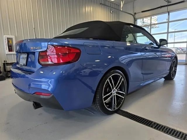 Used 2018 BMW M240i Convertible image 3