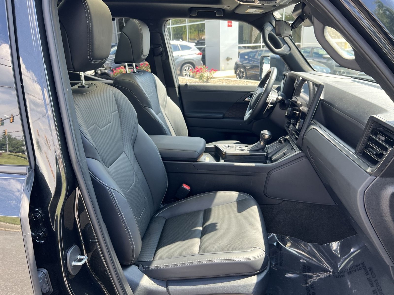 Used 2025 Lexus GX 550 w/ Accessory Package (2T) AWD/4WD image 28
