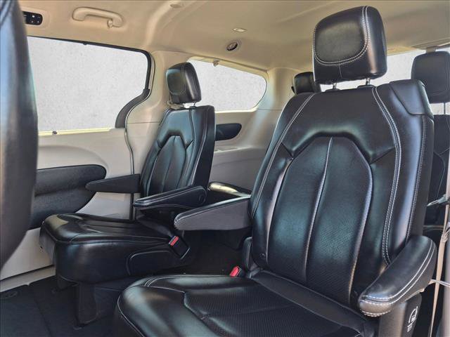 Used 2023 Chrysler Pacifica Touring-L FWD image 24