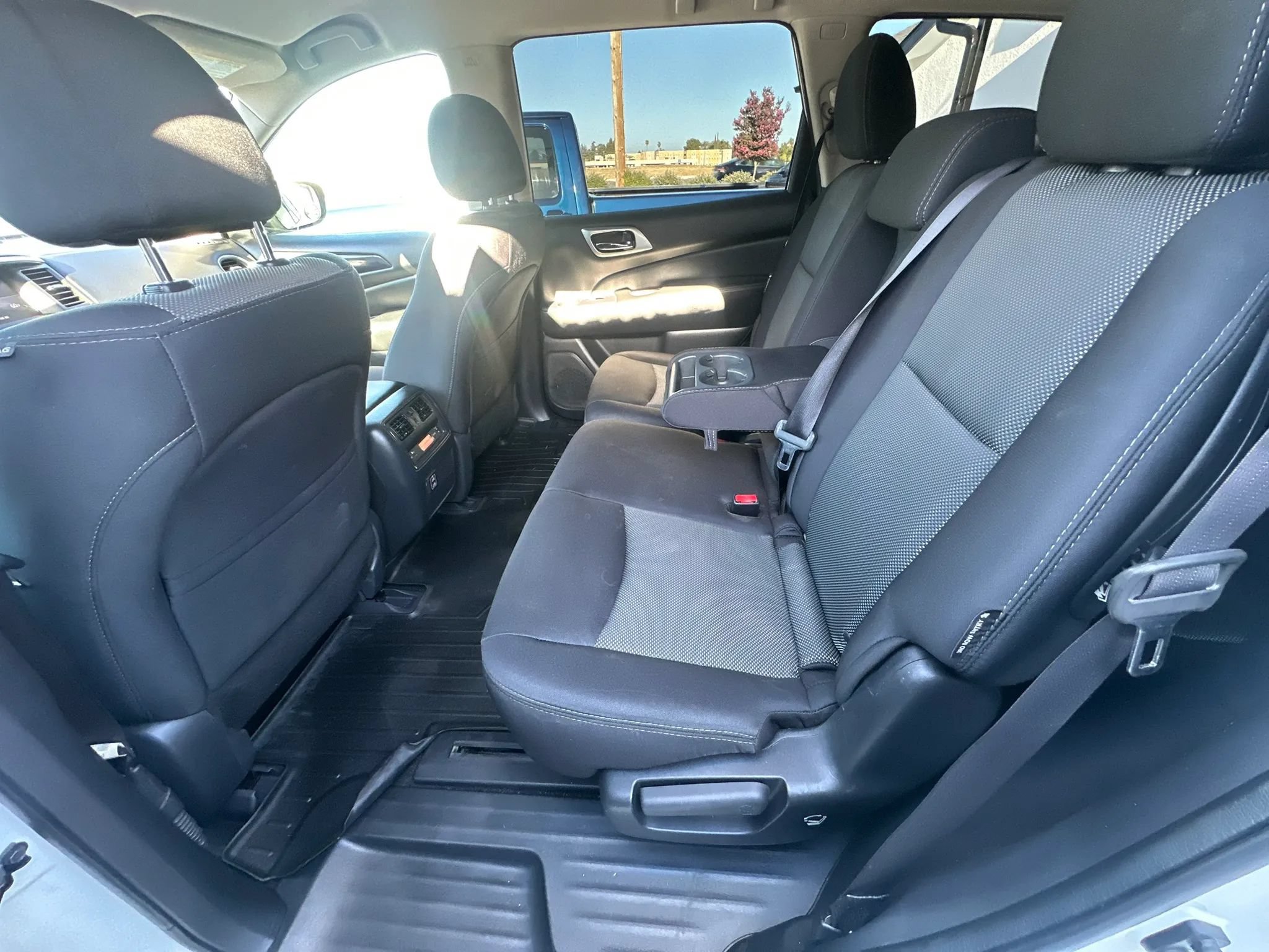 Used 2018 Nissan Pathfinder SV AWD/4WD image 37