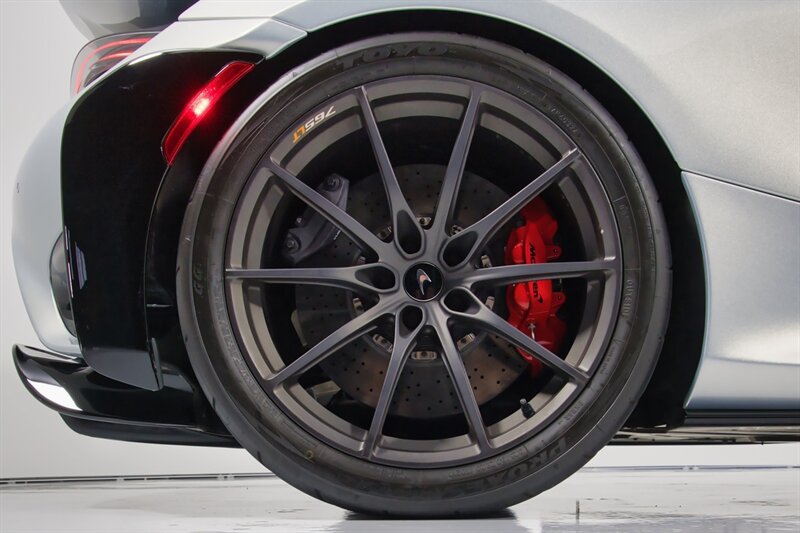 Used 2022 McLaren 765LT RWD image 18