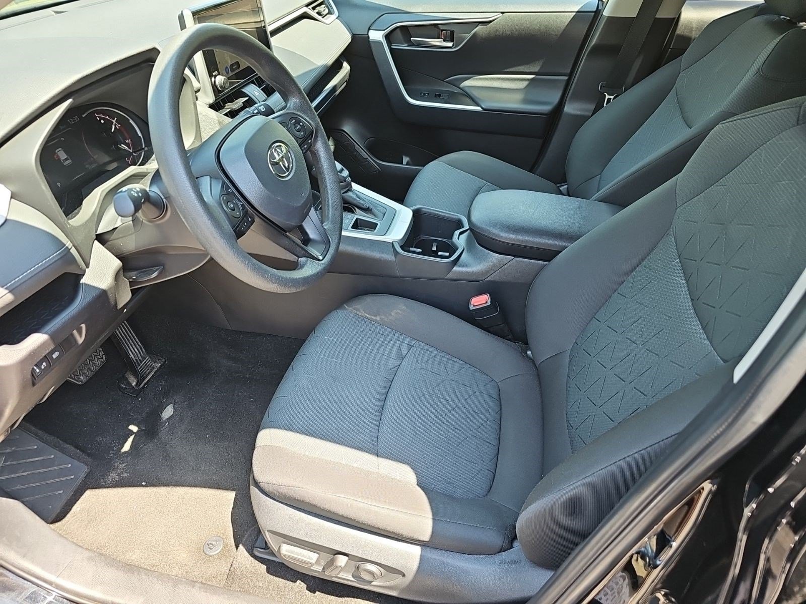 Used 2025 Toyota RAV4 XLE AWD/4WD image 18