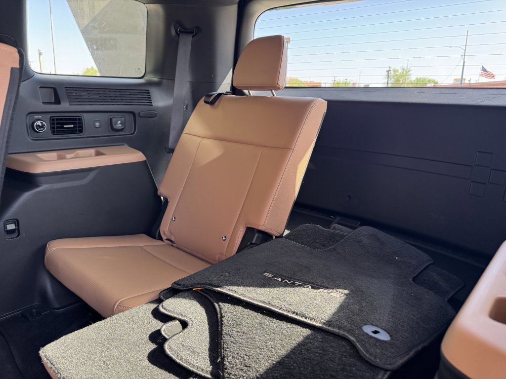 Used 2024 Hyundai Santa Fe Limited image 38