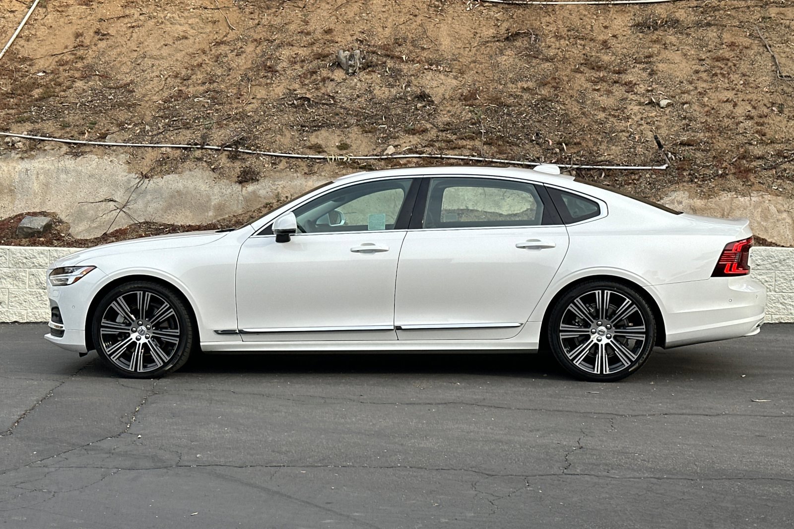 Certified 2023 Volvo S90 B6 Plus w/ Protection Package Premier image 8
