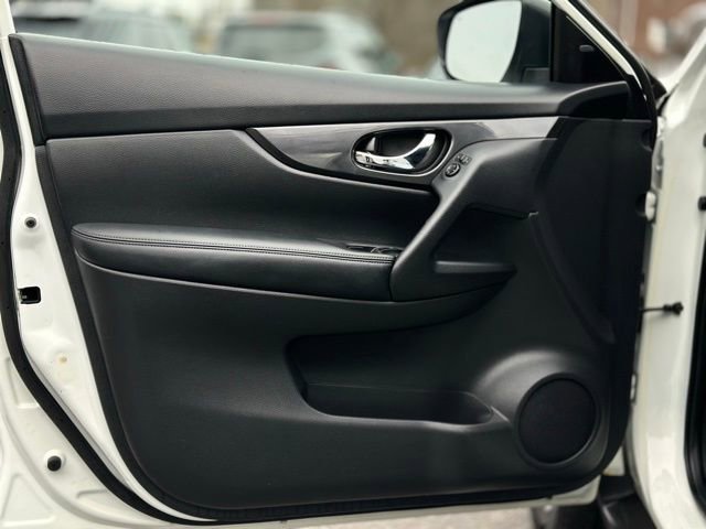 Used 2017 Nissan Rogue SV image 9