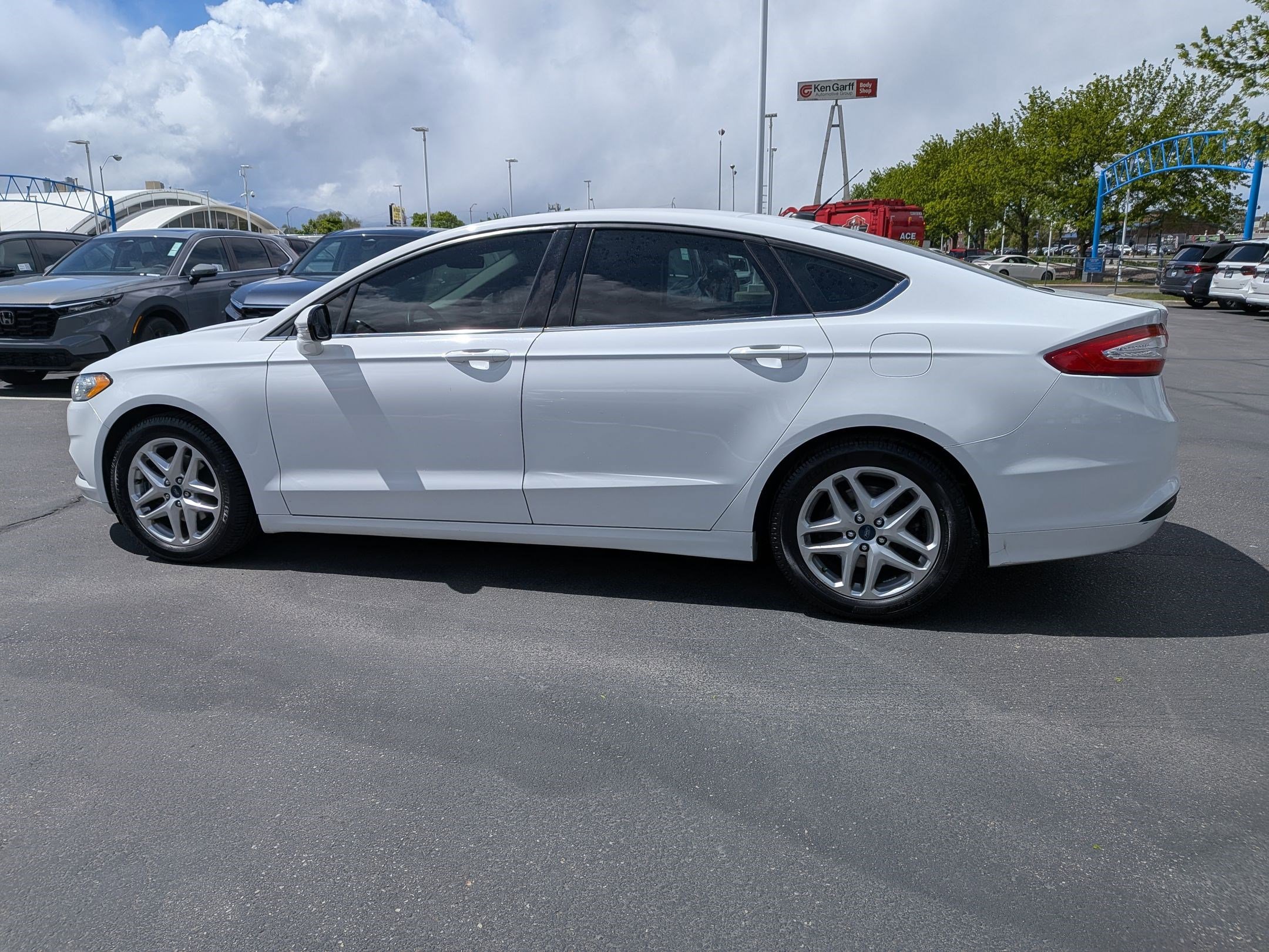 Used 2015 Ford Fusion SE FWD image 9