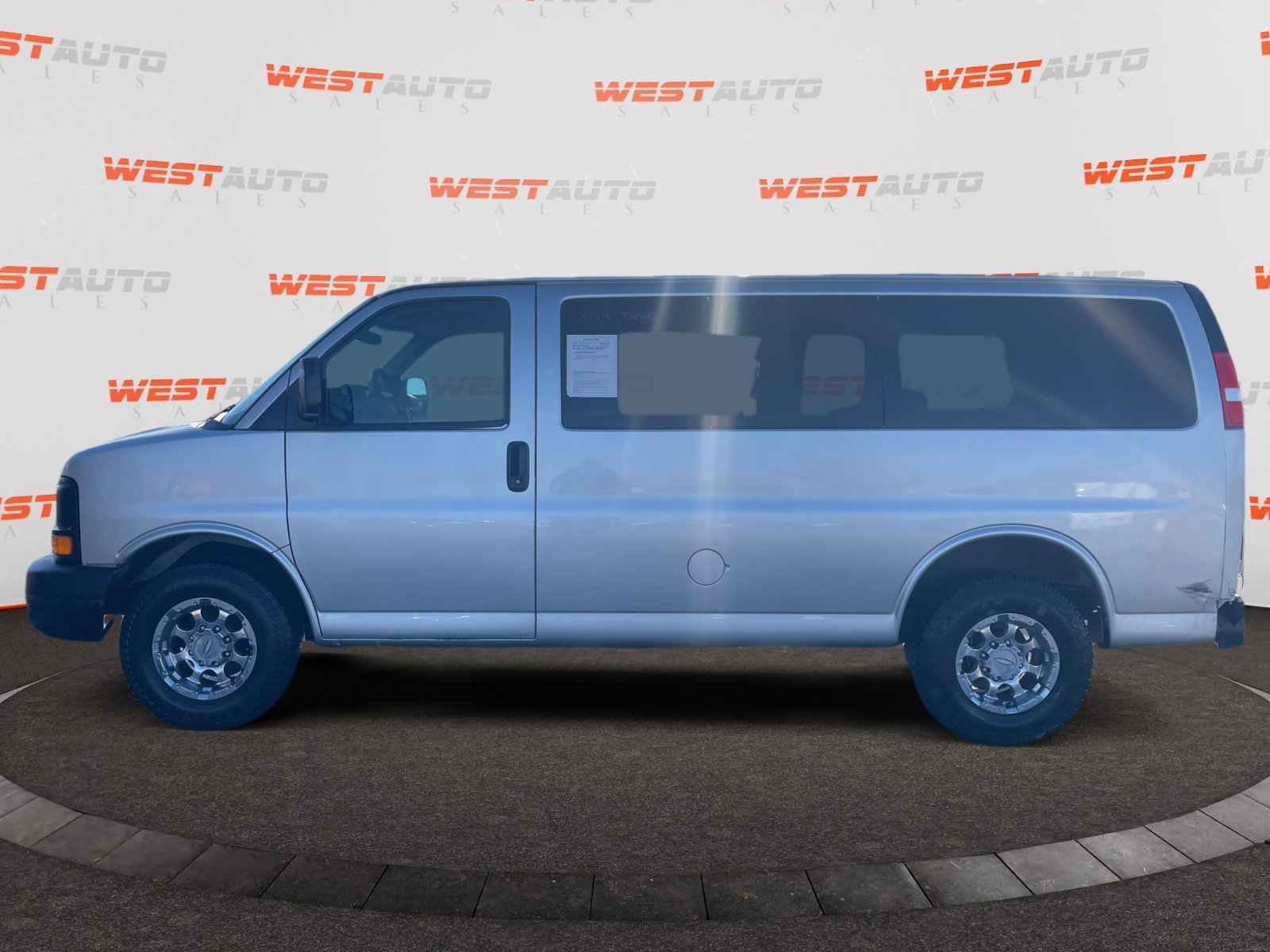 Used 2011 Chevrolet Express 2500 LS image 2