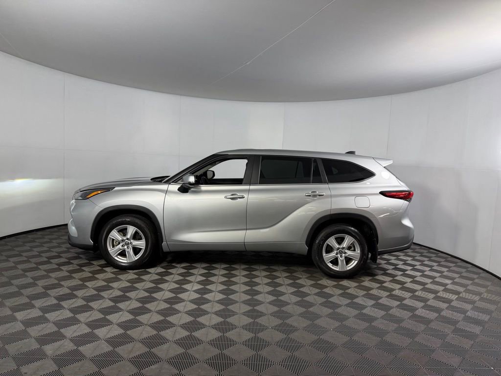 Used 2023 Toyota Highlander LE image 11