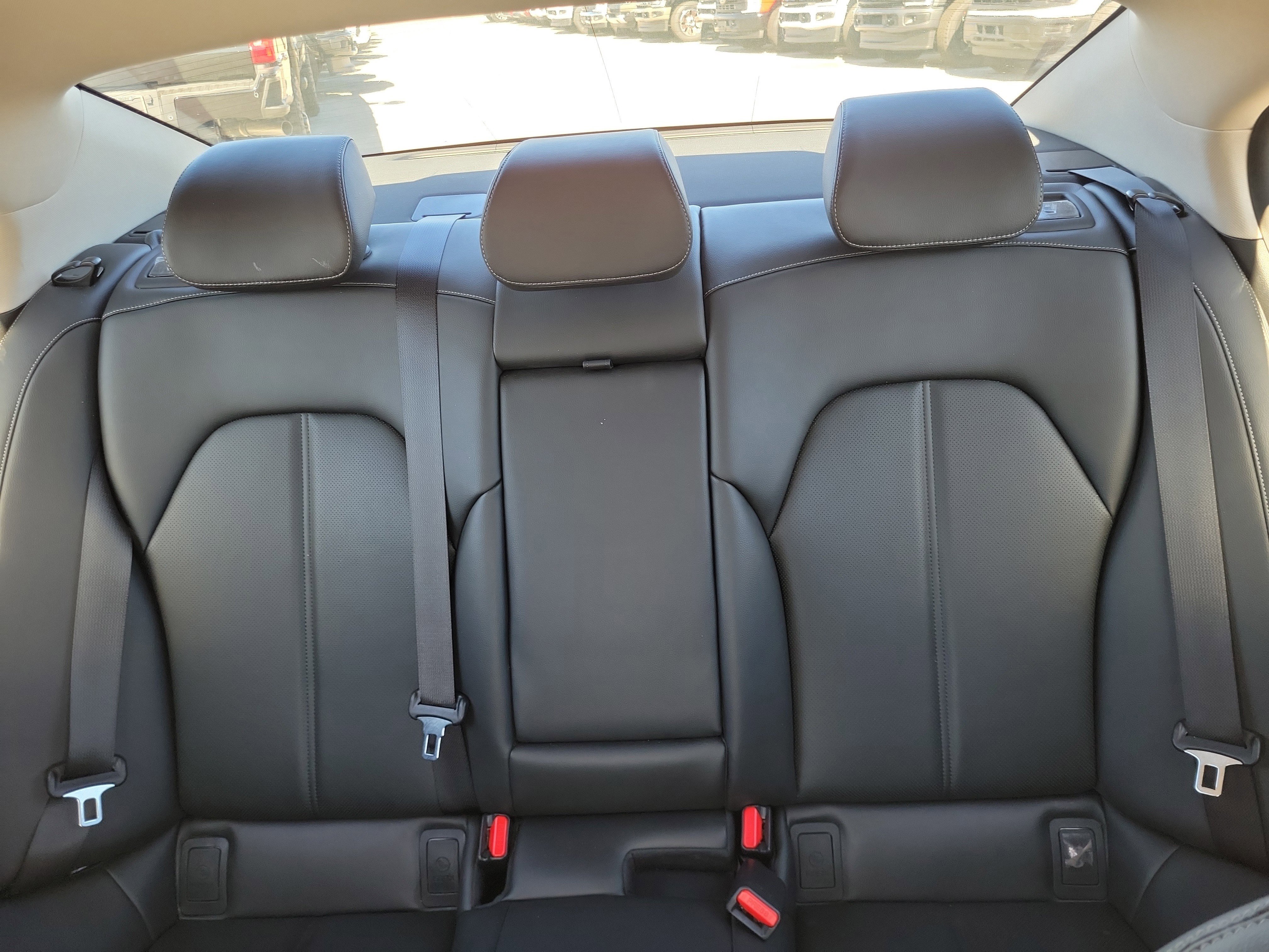 Used 2023 Genesis G70 2.0T image 14