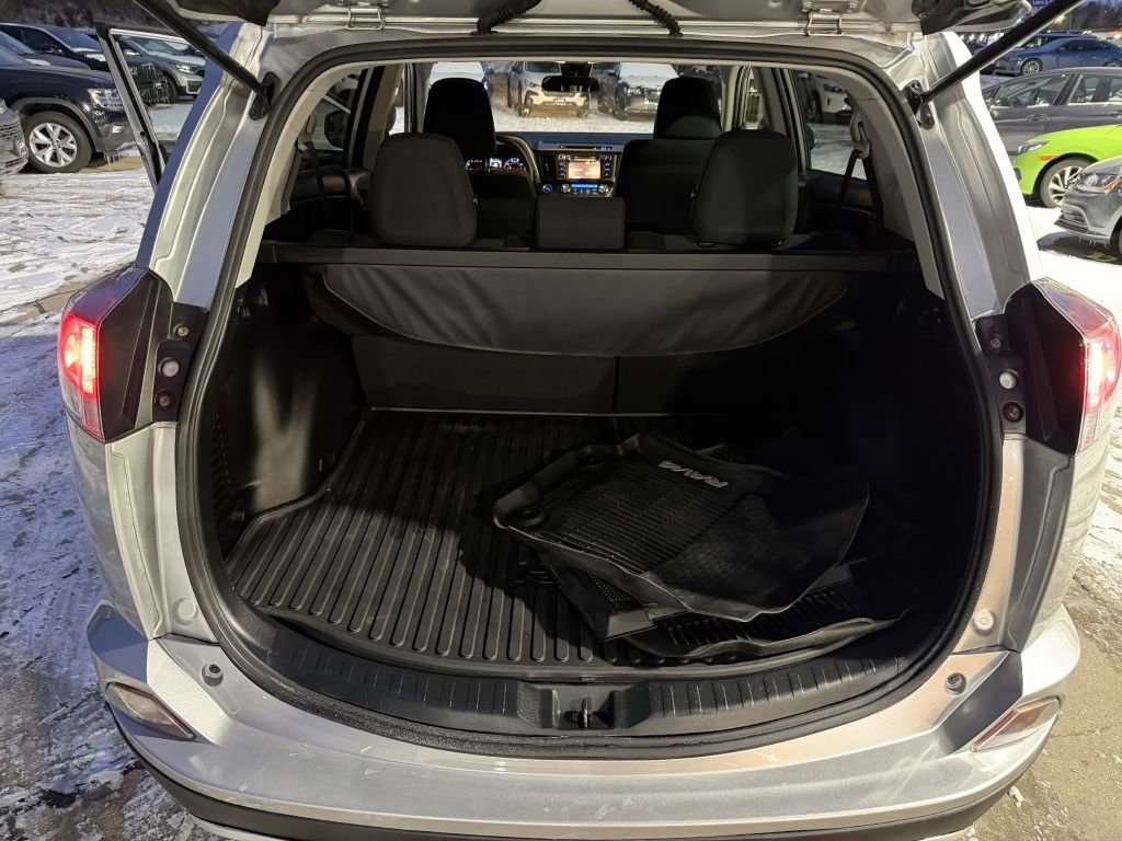 Used 2018 Toyota RAV4 XLE image 9