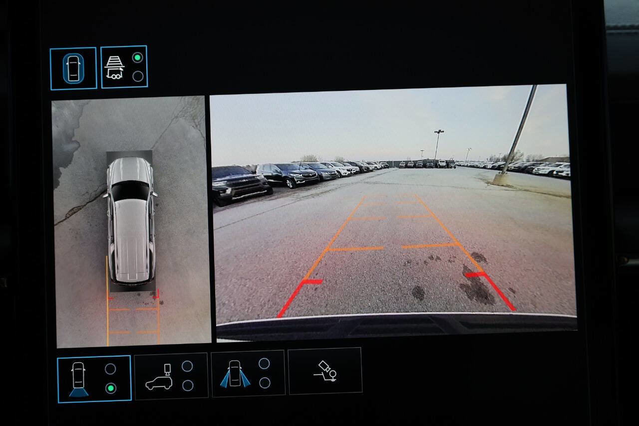 Used 2025 GMC Yukon XL Denali w/ Sun & Power Step Package image 23