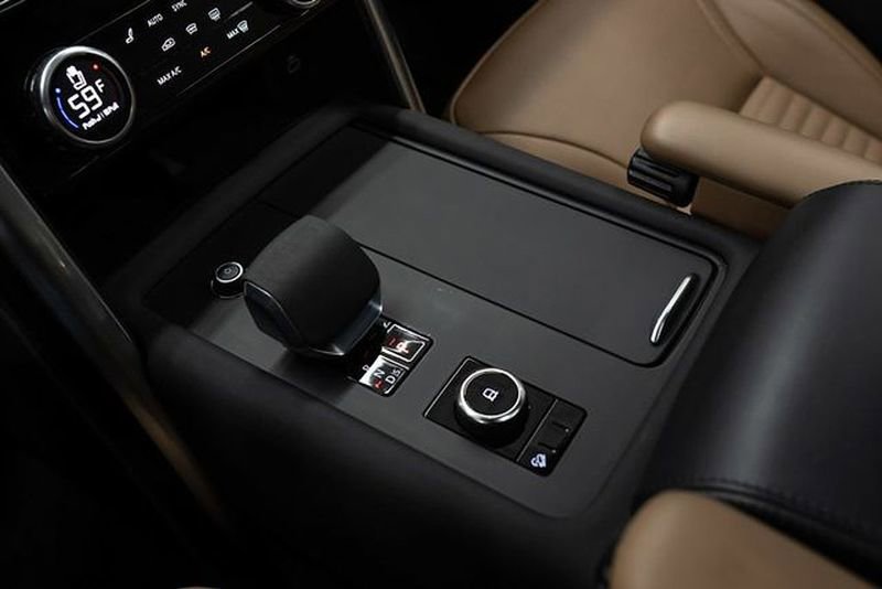 Used 2023 Land Rover Discovery S R-Dynamic image 23