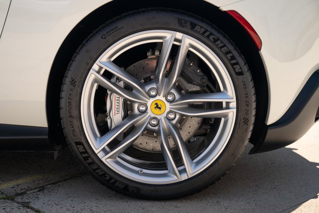 Used 2022 Ferrari Roma RWD image 18