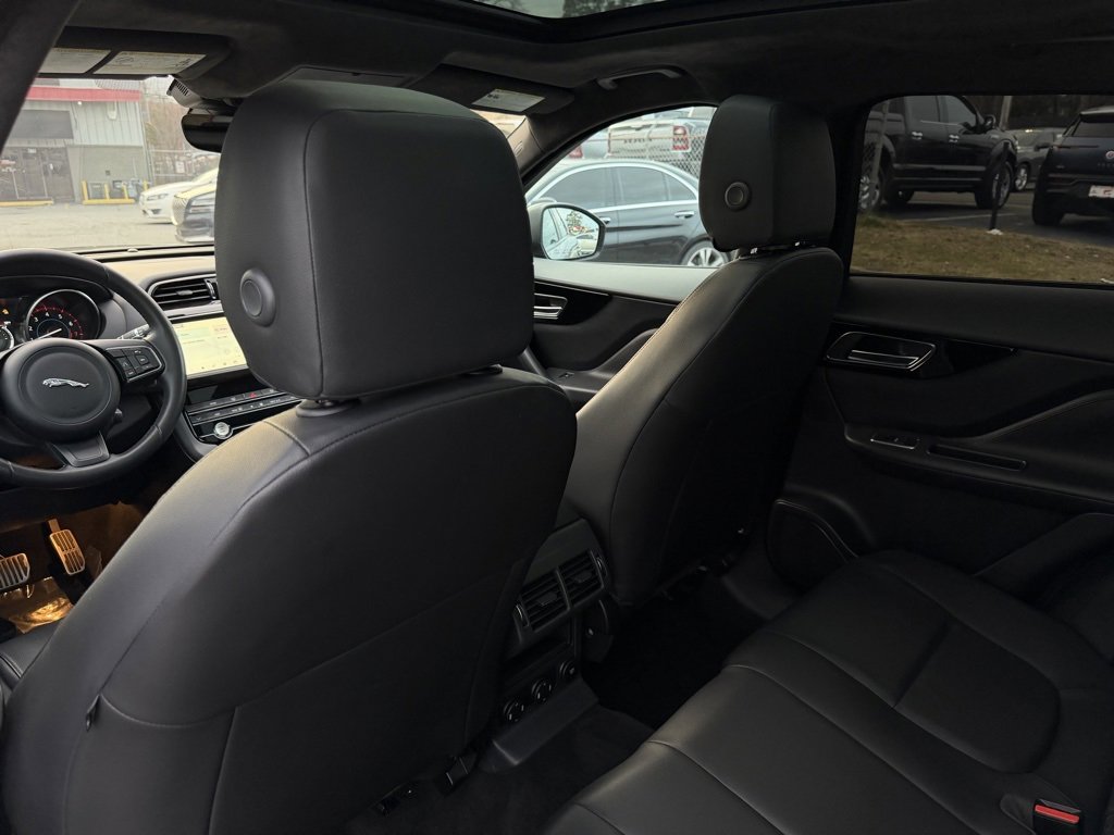 Used 2020 Jaguar F-PACE Premium image 22