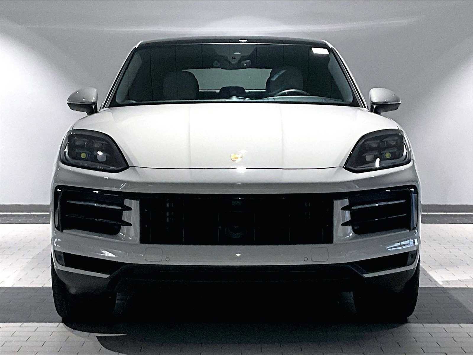 Used 2025 Porsche Cayenne Coupe image 13