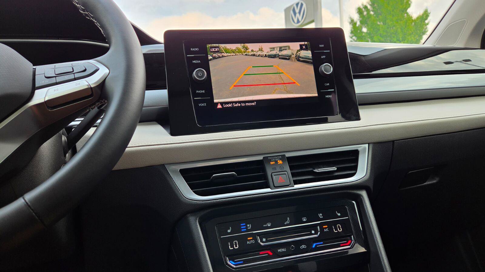 Certified 2025 Volkswagen Taos SEL AWD/4WD image 32