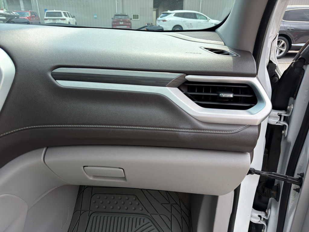 Used 2019 GMC Acadia SLT FWD image 22