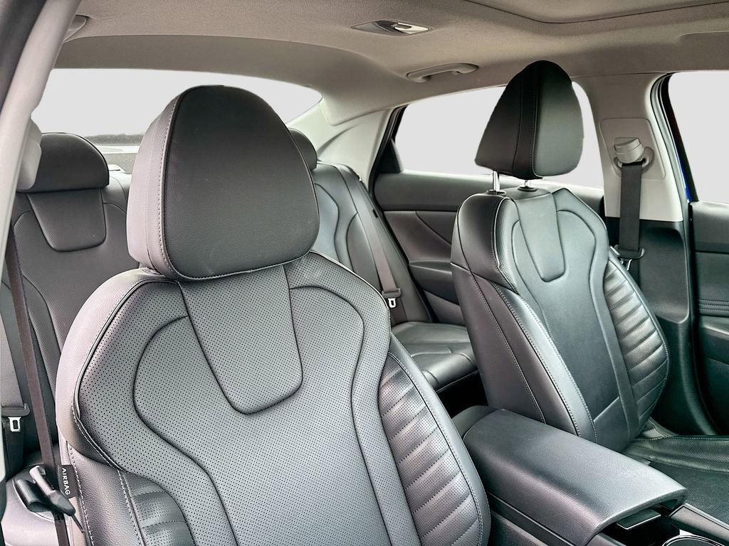 Used 2024 Hyundai Elantra Limited image 24