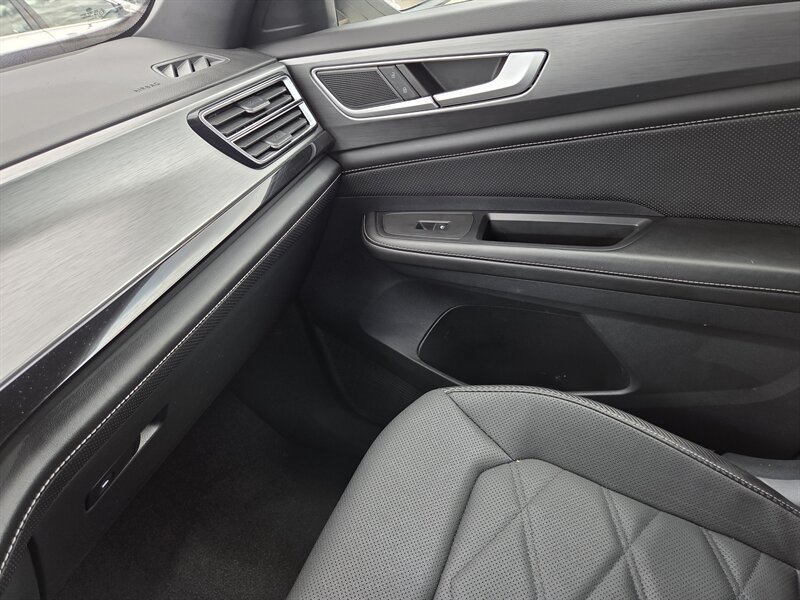 Used 2024 Volkswagen Atlas Cross Sport SE AWD/4WD image 22