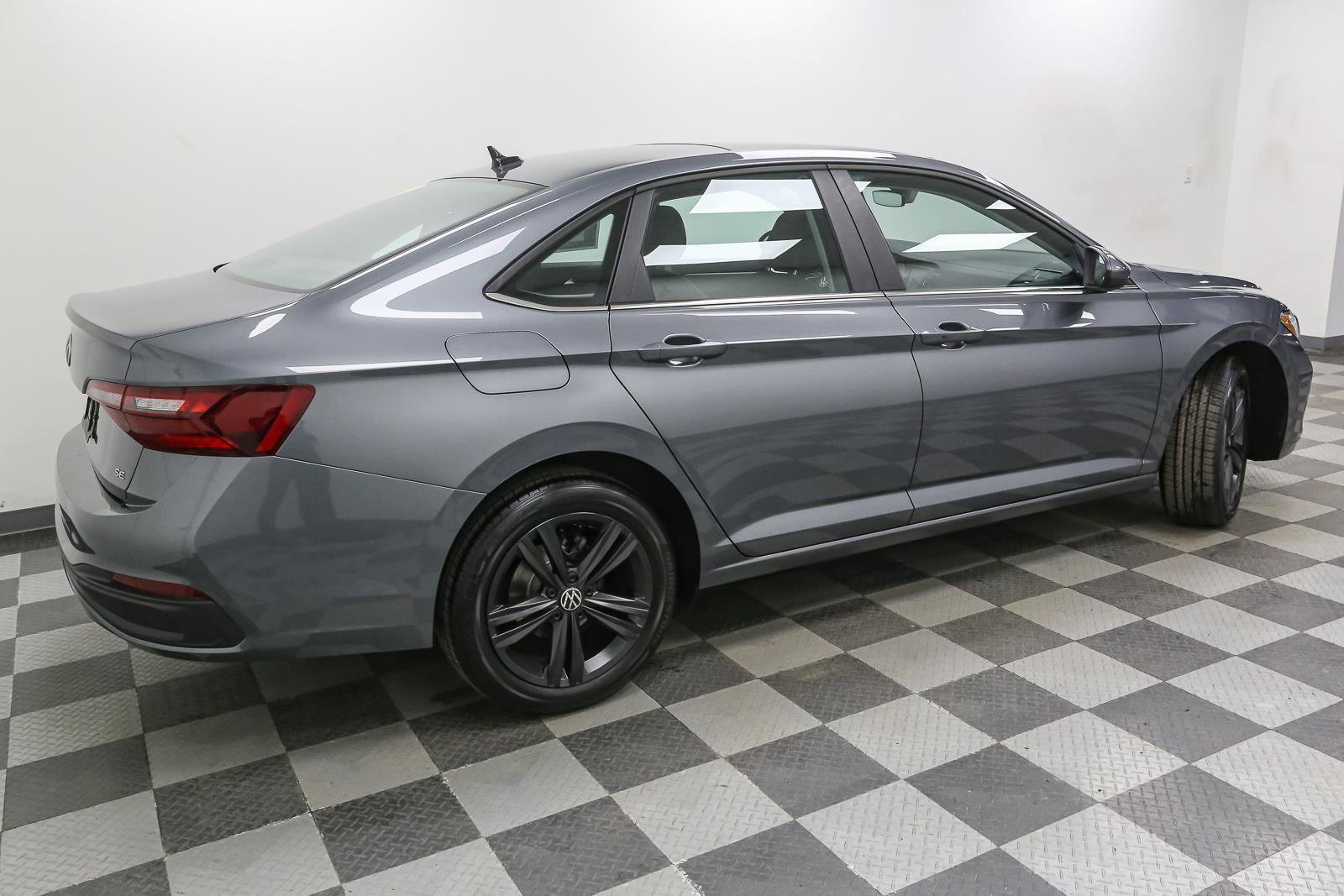 Certified 2024 Volkswagen Jetta SE image 9