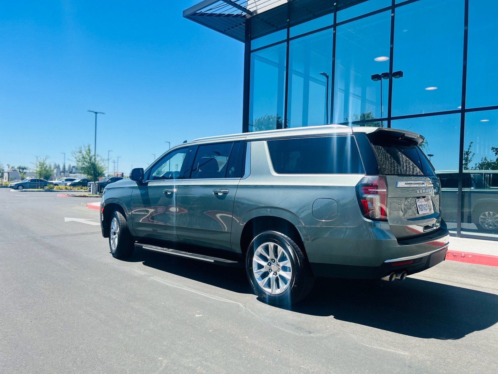 Used 2023 Chevrolet Suburban Premier AWD/4WD image 7