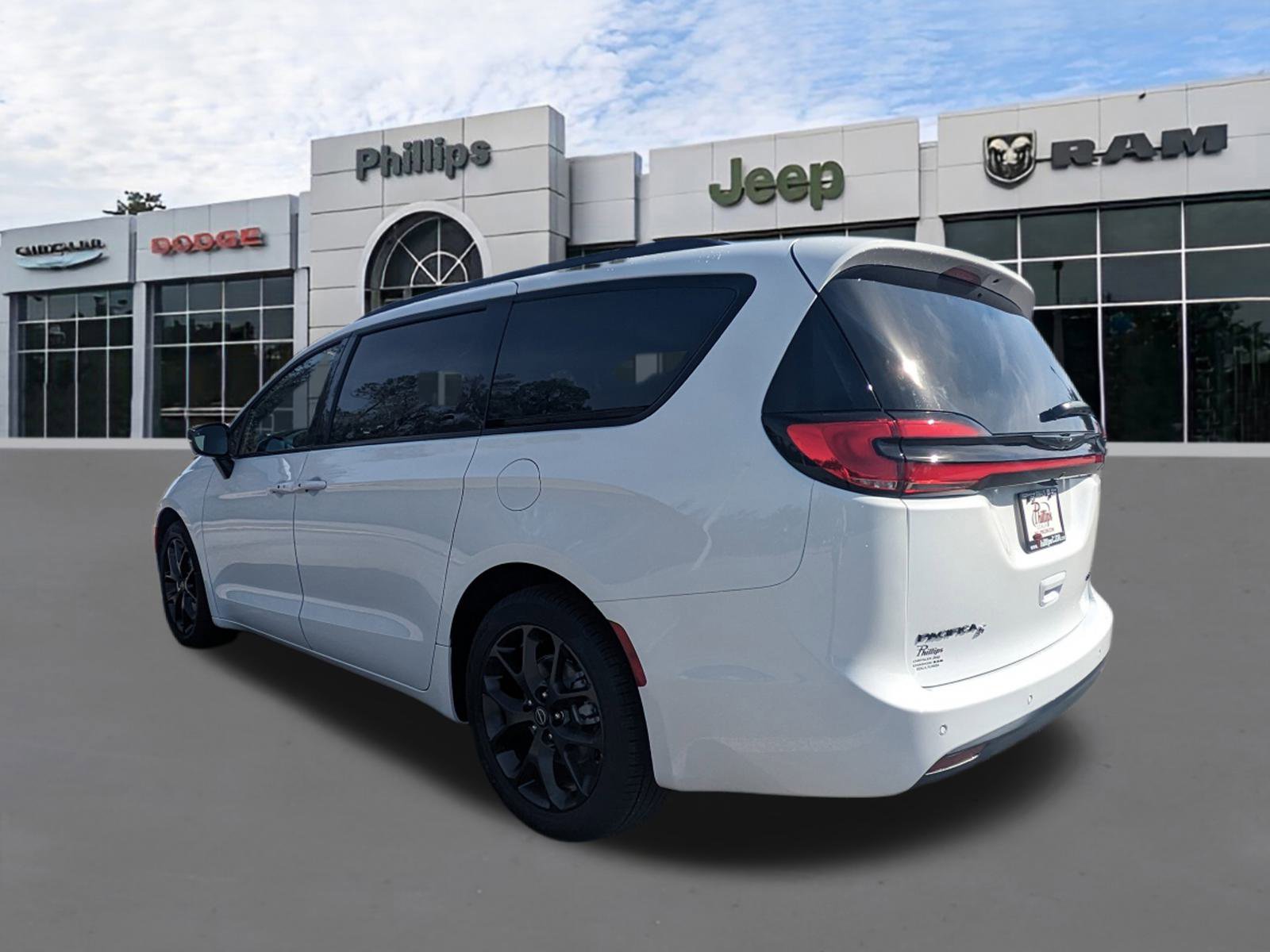 New 2026 Chrysler Pacifica Limited w/ S Appearance Package image 6