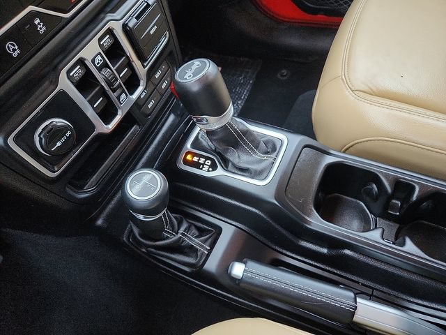 Used 2018 Jeep Wrangler Unlimited Sahara w/ Quick Order Package 24M Moab AWD/4WD image 25