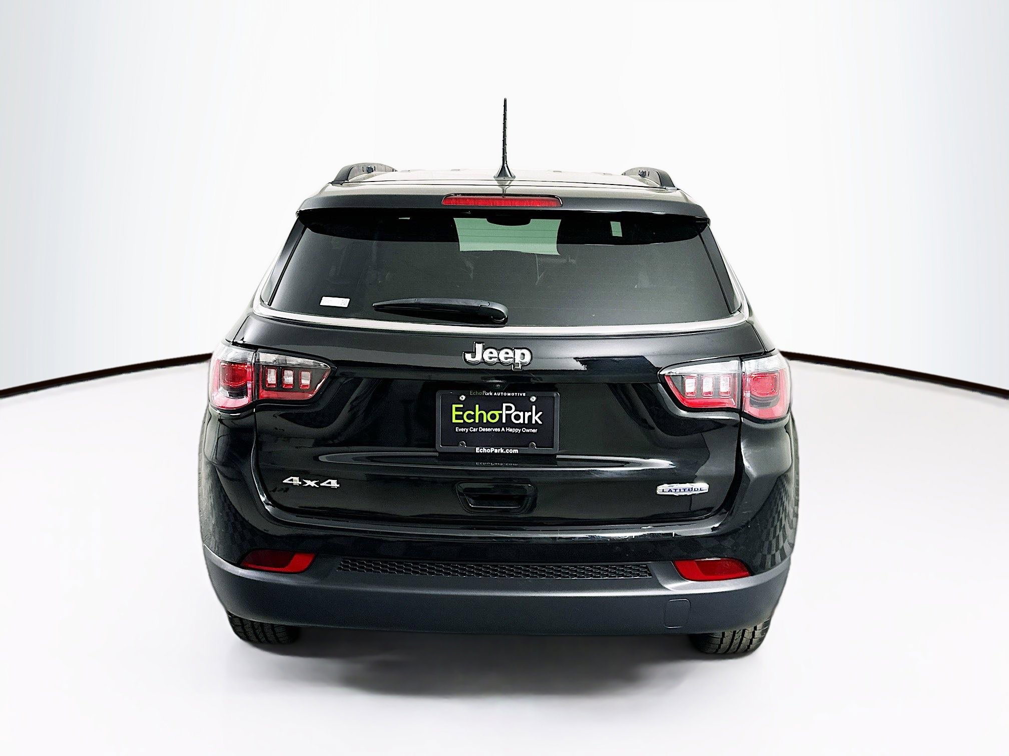 Used 2025 Jeep Compass Latitude AWD/4WD image 7