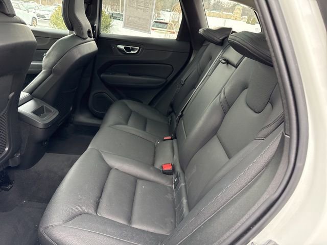 Used 2022 Volvo XC60 B5 Momentum image 27