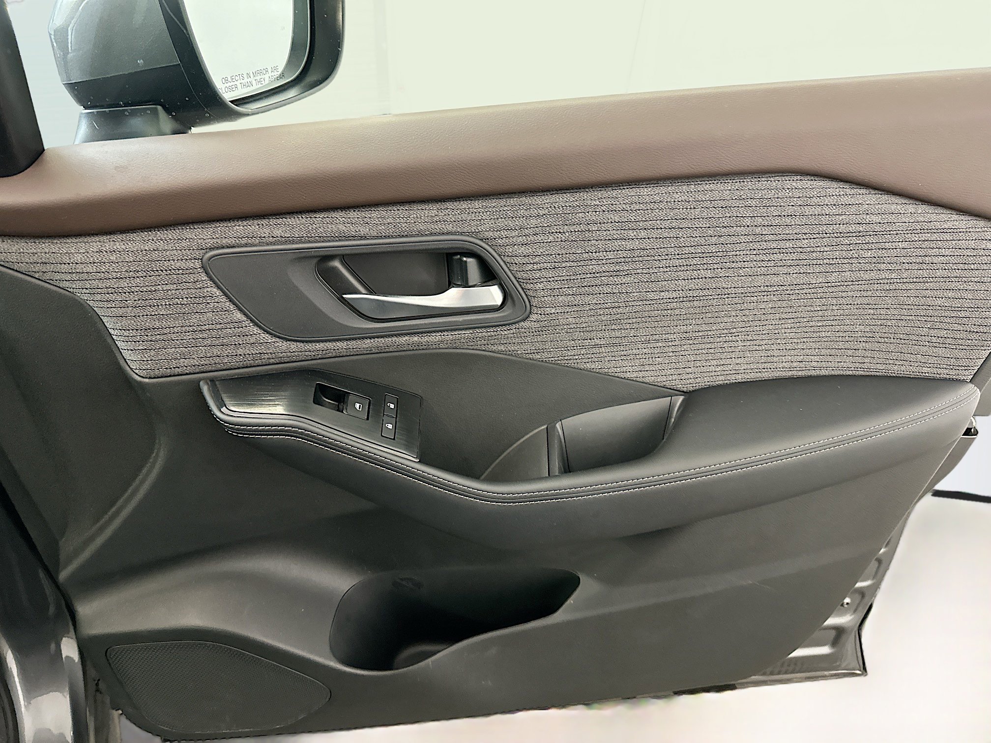 Used 2023 Nissan Rogue SV image 32