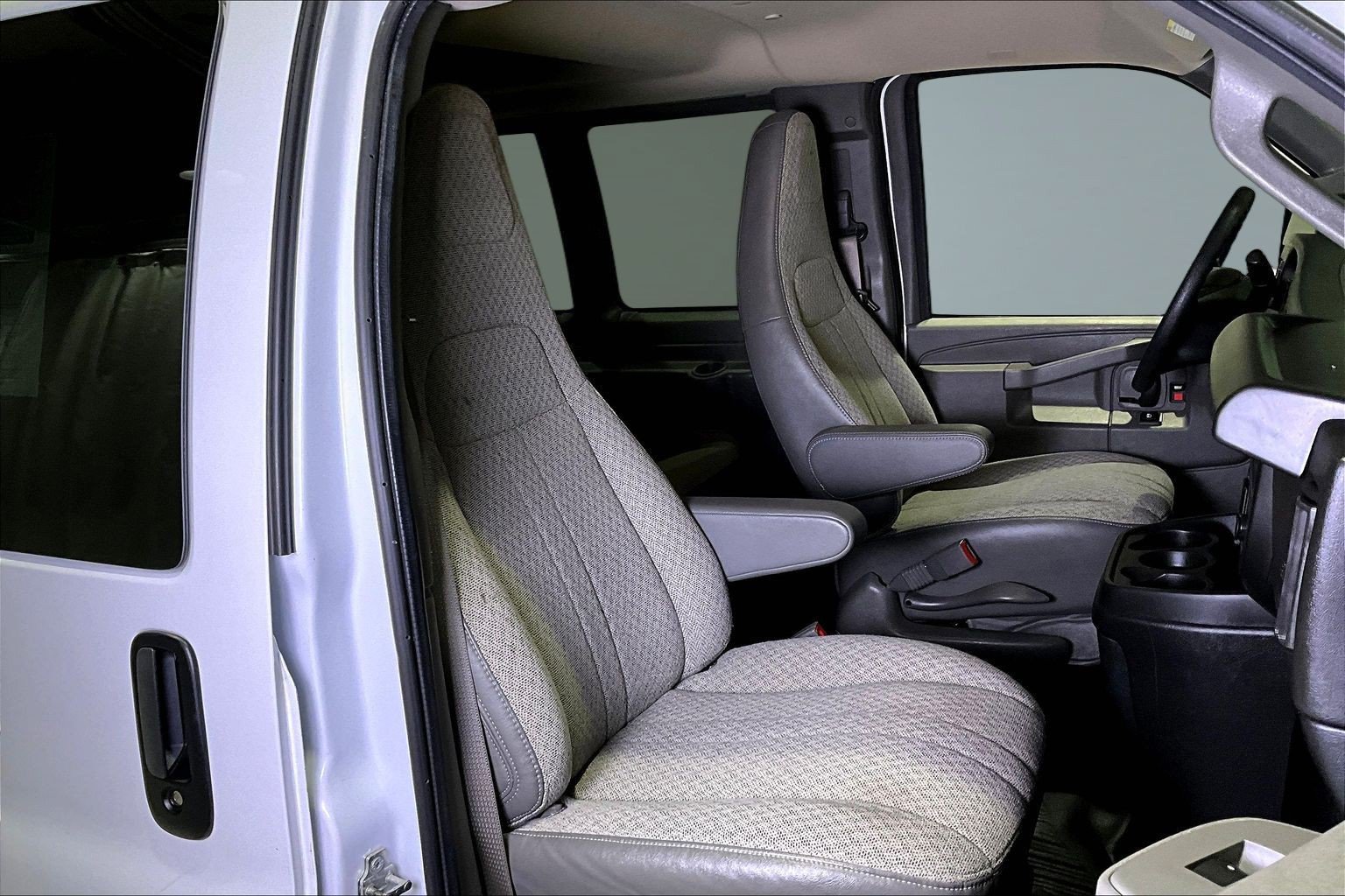 Used 2023 Chevrolet Express 3500 LS RWD image 28