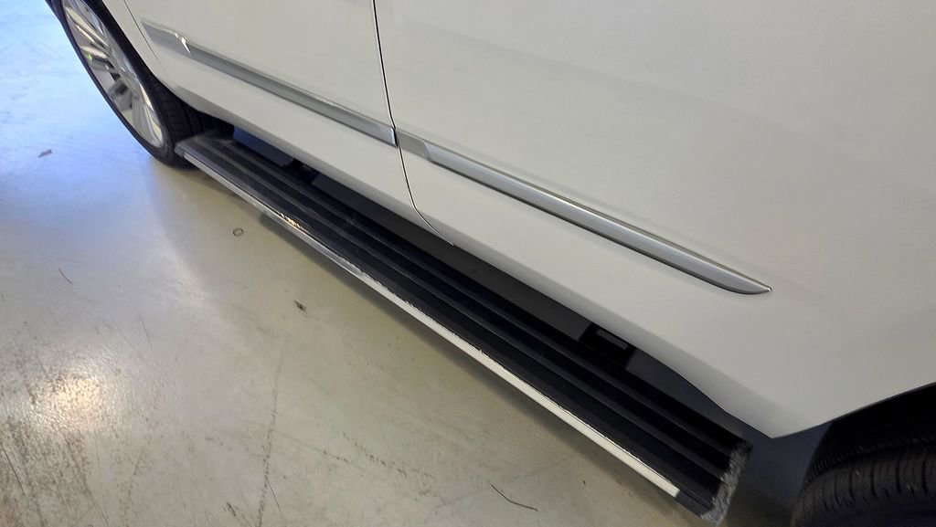 Used 2019 Cadillac Escalade Platinum AWD/4WD image 8