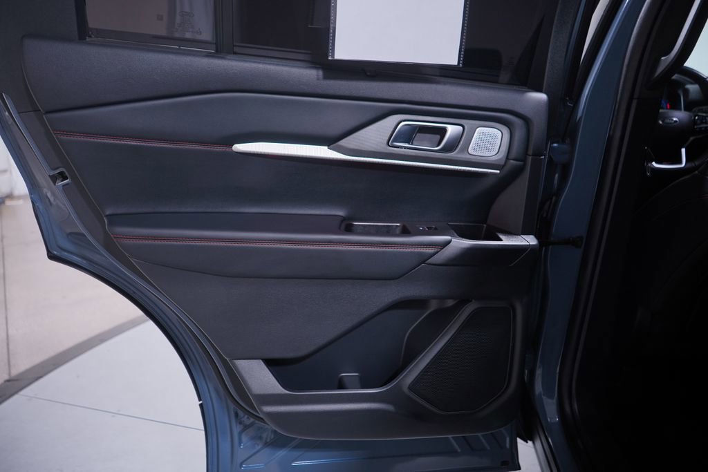 Used 2025 Ford Explorer ST image 16