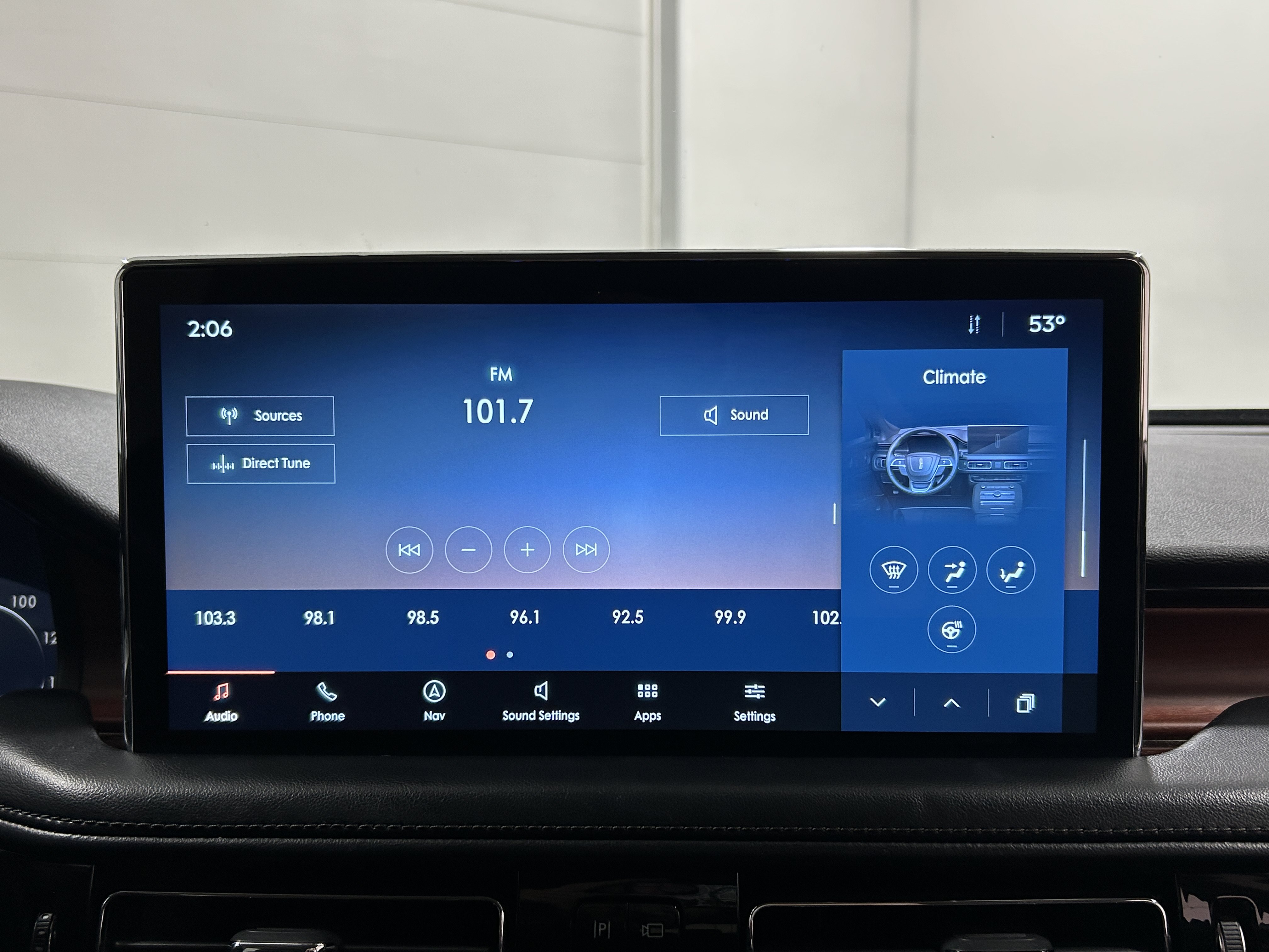 Used 2021 Lincoln Nautilus Reserve w/ Monochromatic Package AWD/4WD image 5