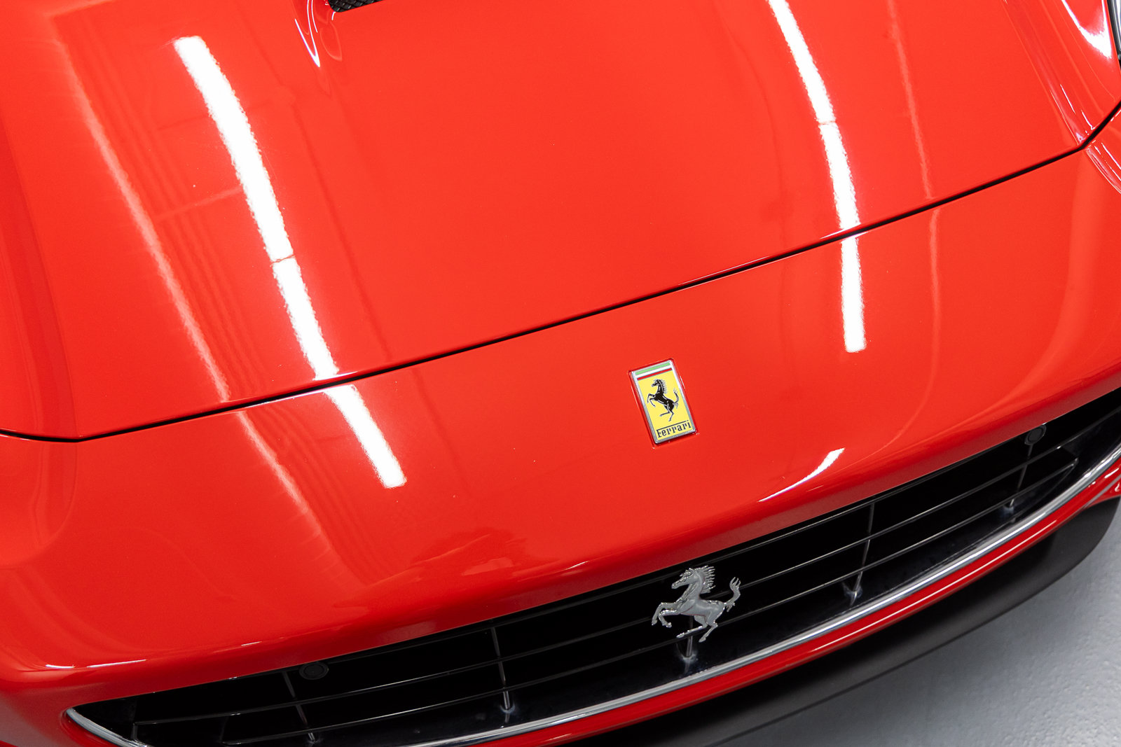 Used 2011 Ferrari California RWD image 23
