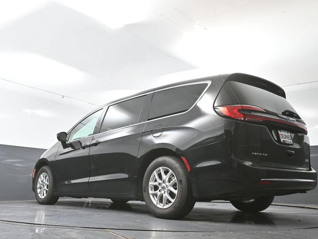 Used 2024 Chrysler Pacifica Touring-L FWD image 62