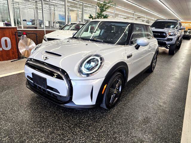 Used 2022 MINI Cooper SE image 1