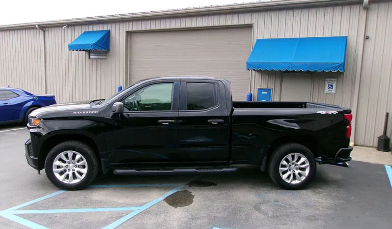 Used 2019 Chevrolet Silverado 1500 Custom w/ Custom Convenience Package AWD/4WD image 5