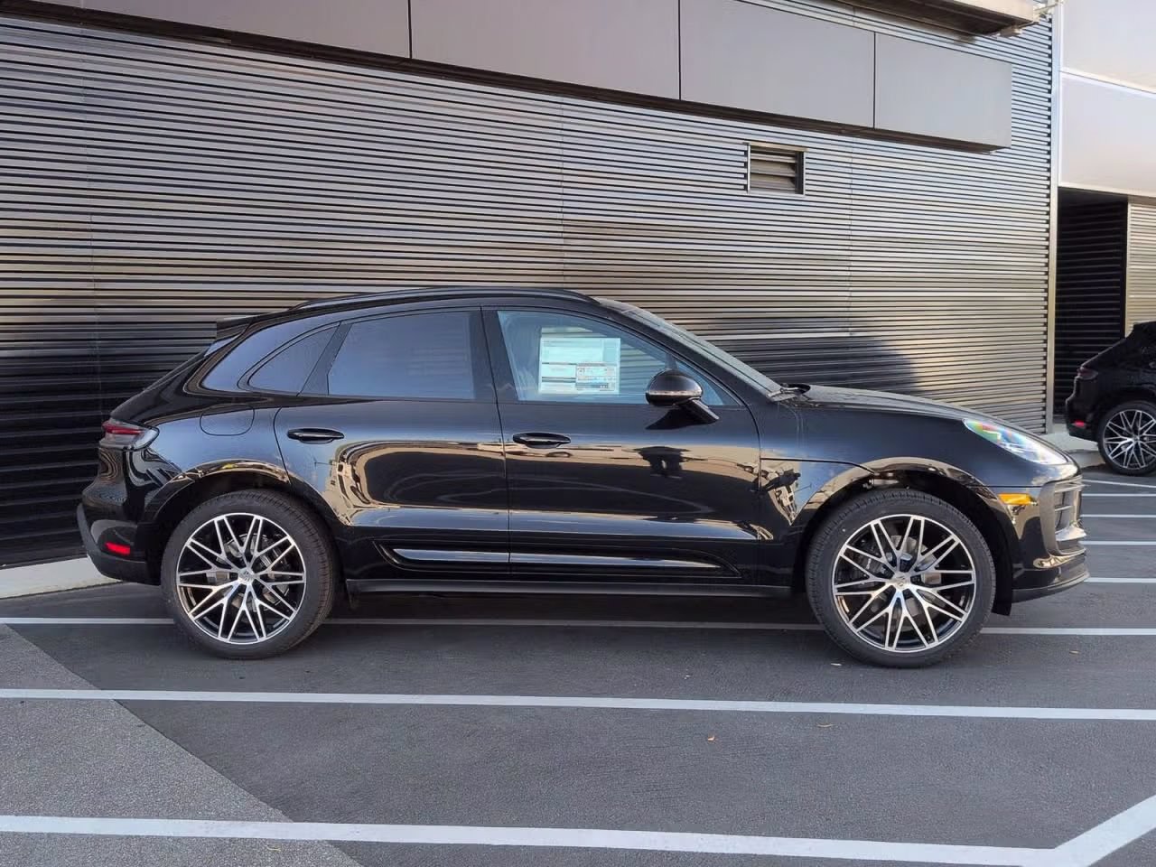 Certified 2026 Porsche Macan AWD/4WD image 8
