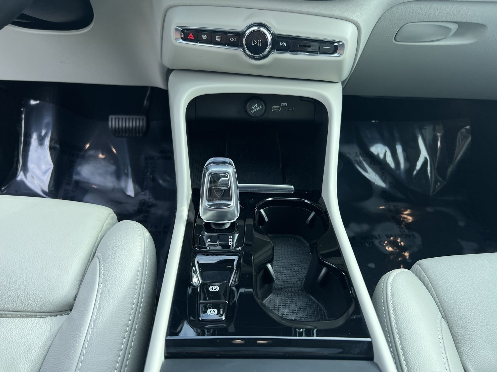 Used 2023 Volvo XC40 B5 Plus w/ Protection Package Premier AWD/4WD image 22